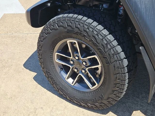 Used 2024  Jeep Mojave image 8