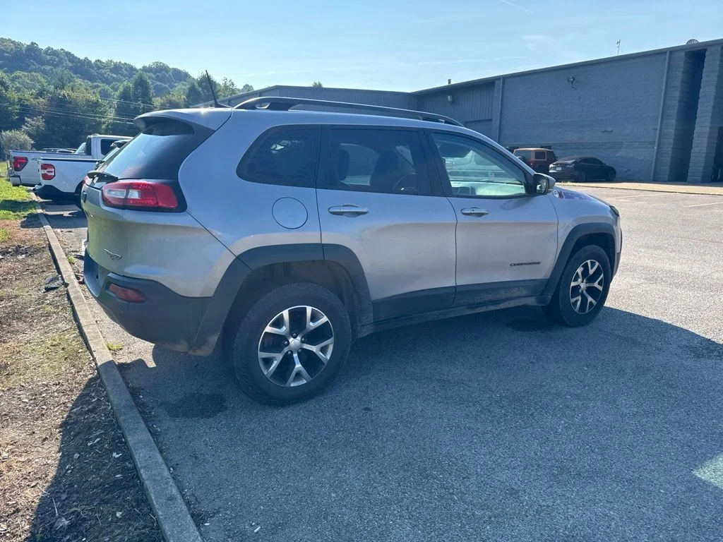 Used 2018 Billet Silver Metallic Jeep Trailhawk image 16