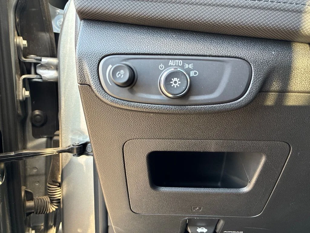 Used 2025 Gray Chevrolet LT image 13