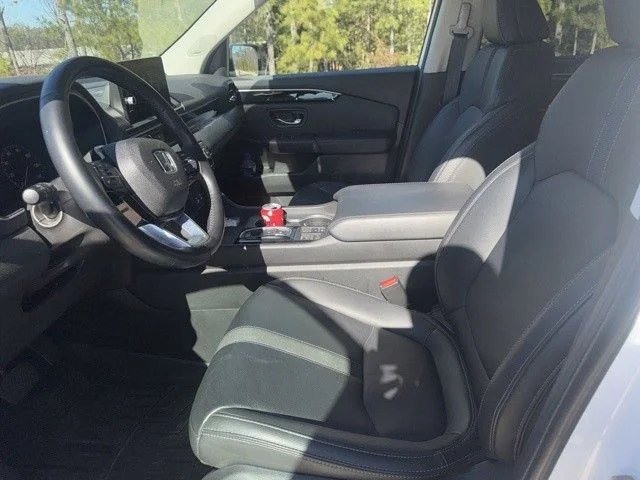 Certified Used 2024 Platinum White Pearl Honda Touring image 4