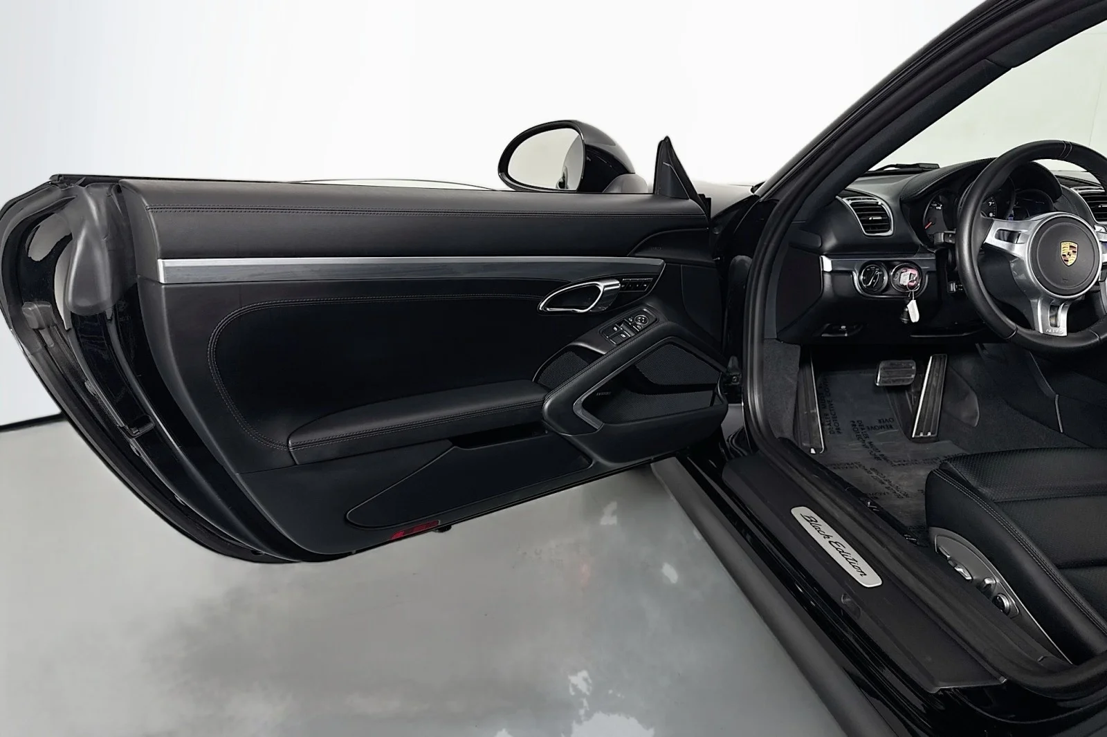 Used 2016 Black Porsche  image 20