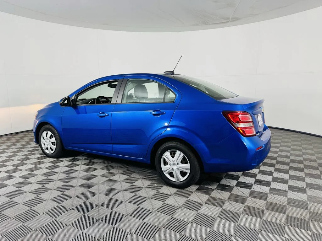 Used 2018 Blue Chevrolet LS image 18