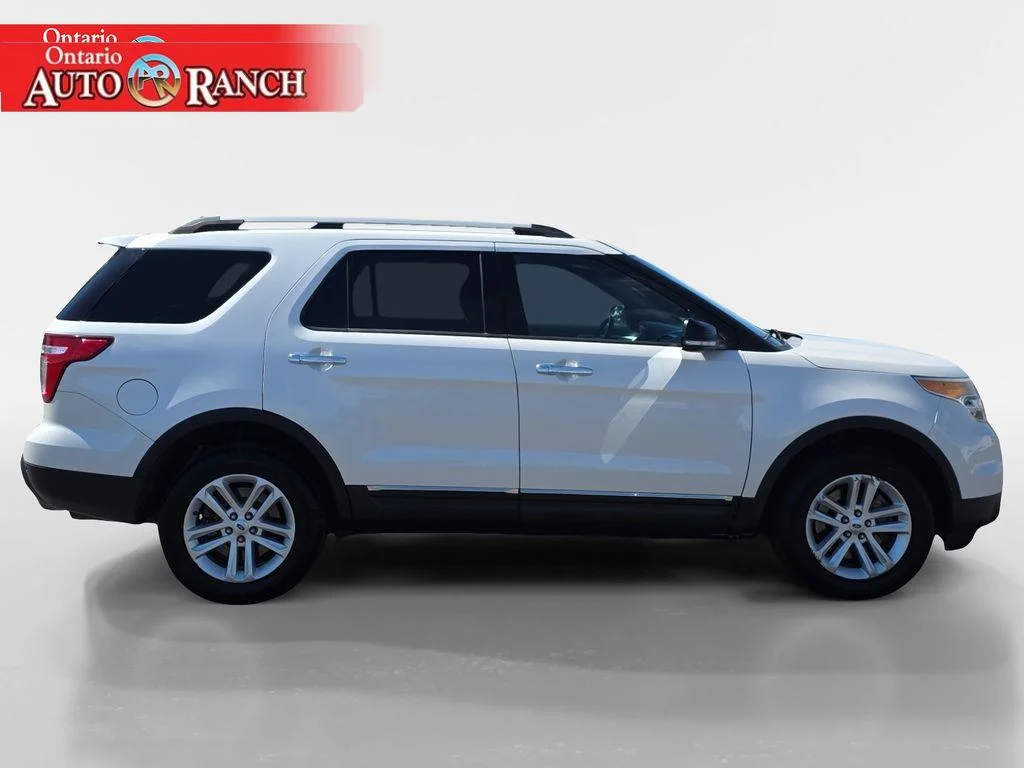 Used 2015 White Platinum Metallic Tri-Coat Ford XLT image 6