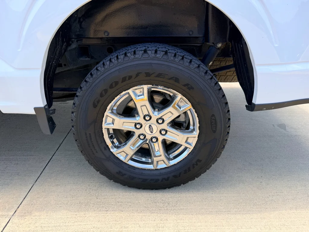 Used 2022 Oxford White Ford XLT image 29