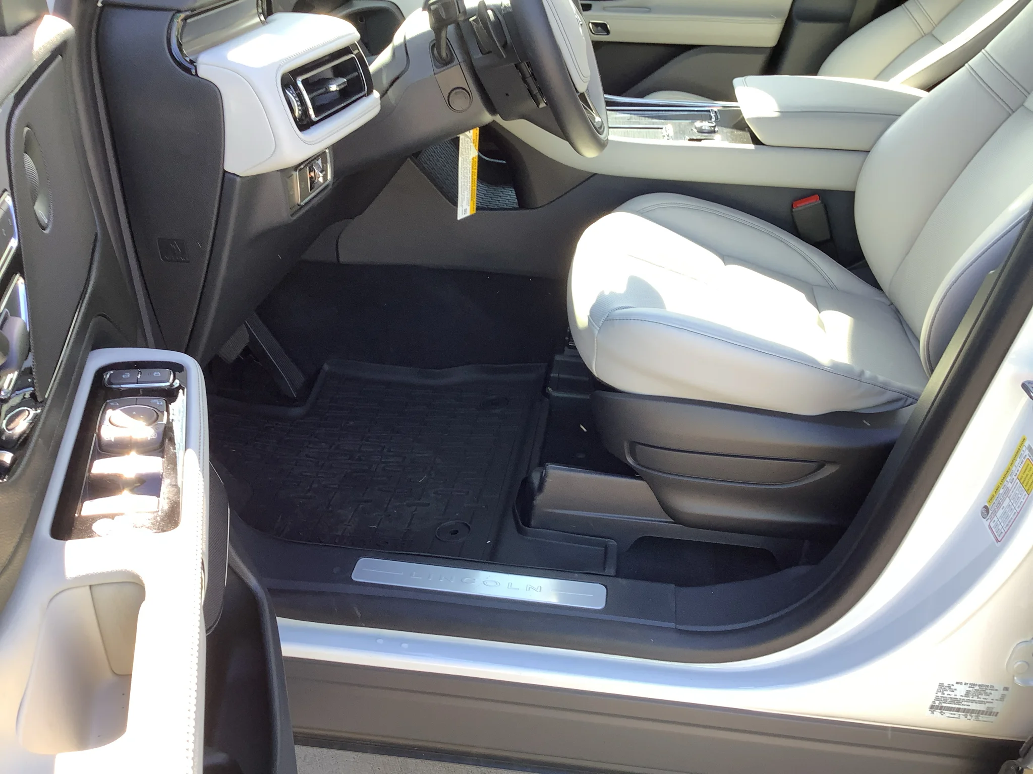 New 2027 Pristine White Metallic Tri-Coat Lincoln Premiere image 16