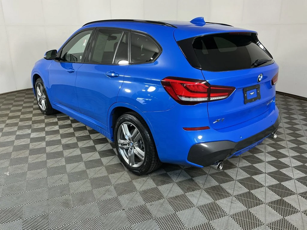 Used 2022 Blue BMW xDrive28i image 10