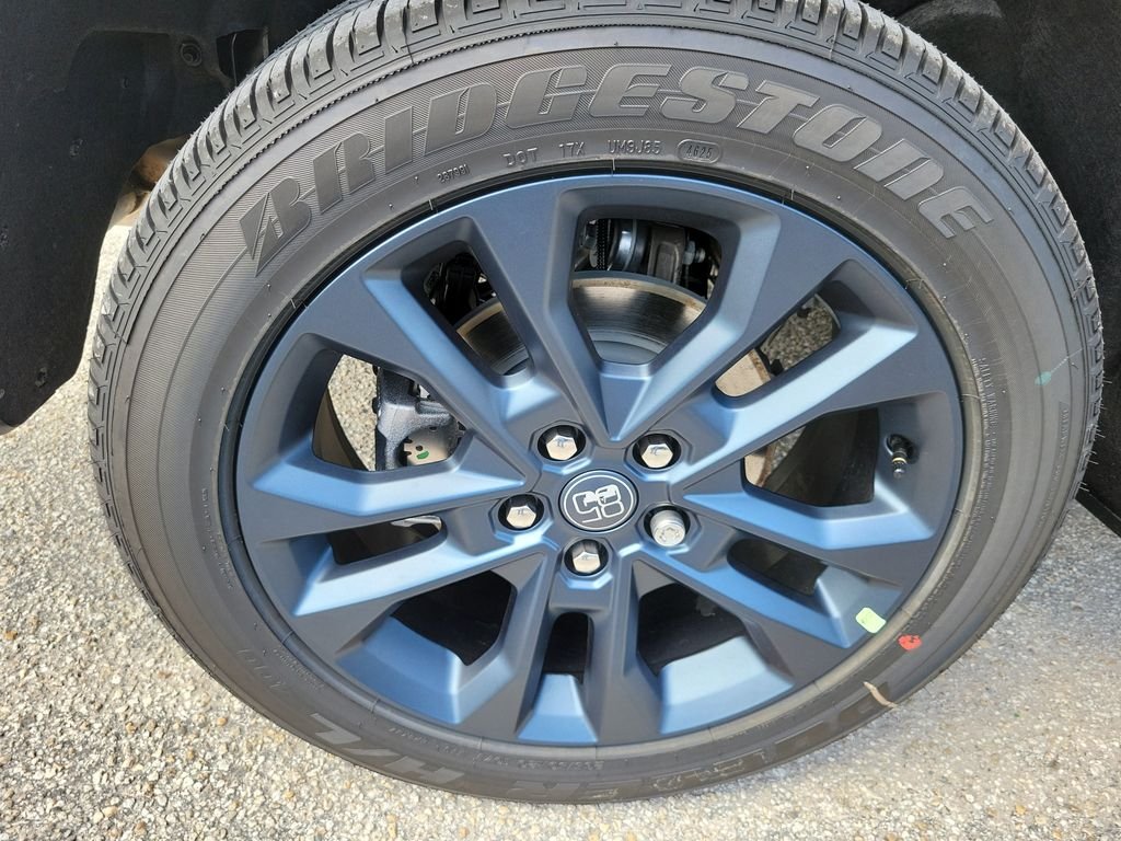 New 2026 Diamond Black Crystal Pearl-Coat Exterior Paint Jeep  image 7