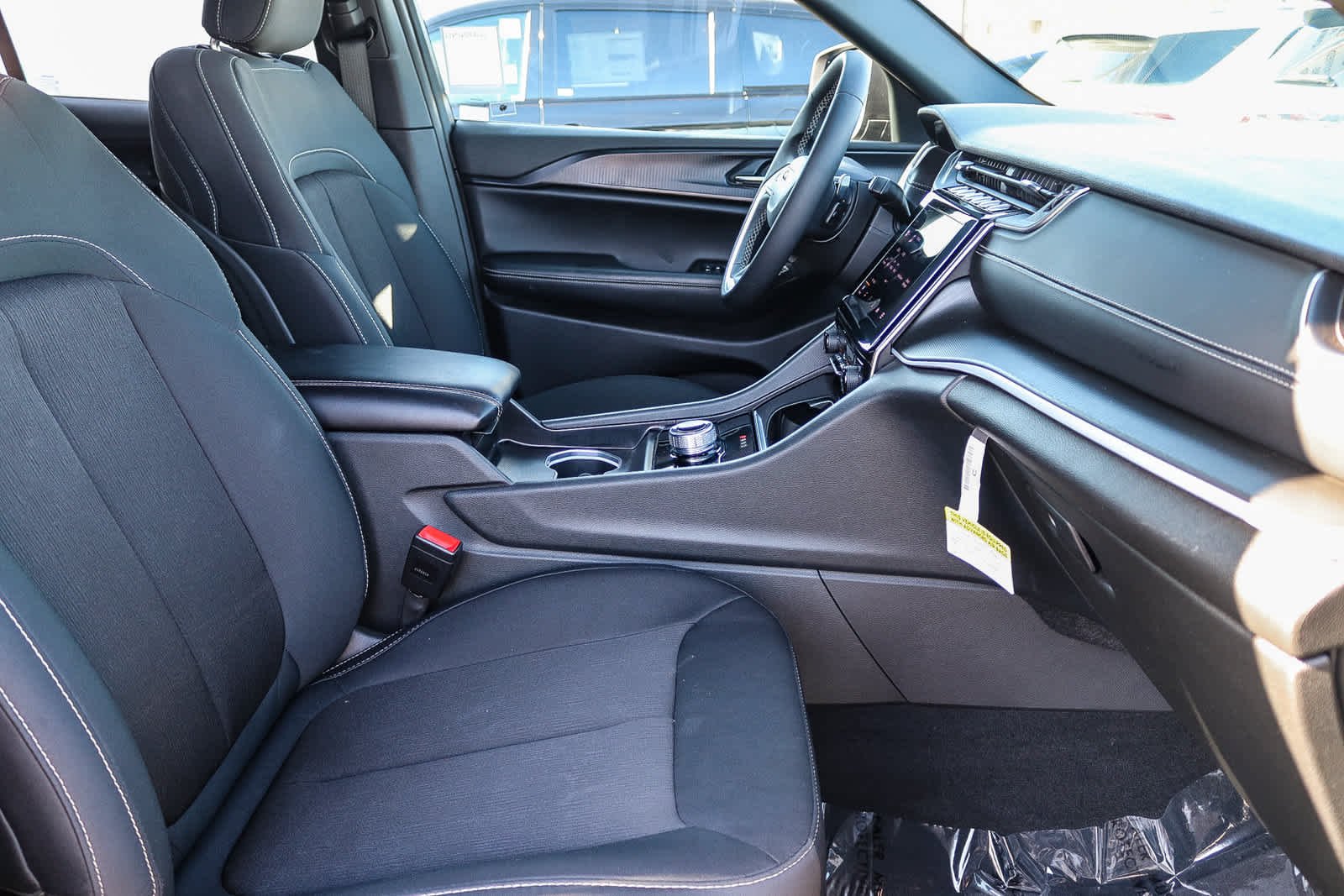 Used 2025 Diamond Black Crystal Pearlcoat Jeep Laredo X image 15