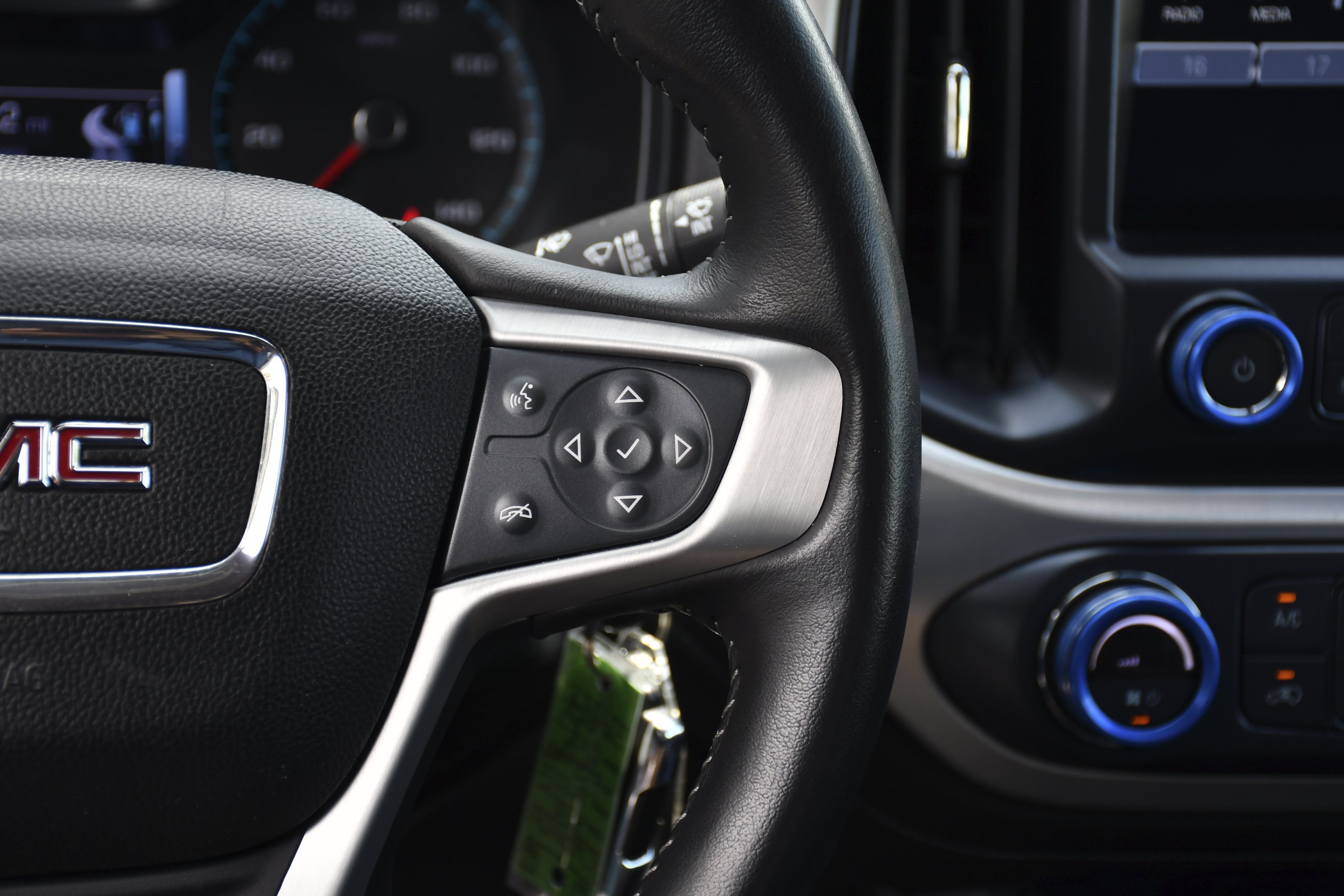 Used 2018 Satin Steel Metallic GMC 2WD SLT image 9