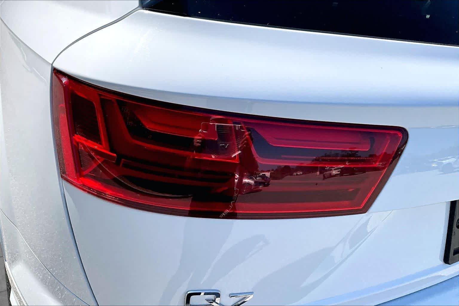Used 2019 Carrara White Audi SE Premium Plus image 28