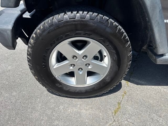 Used 2014 Gray Jeep Unlimited Sport image 17