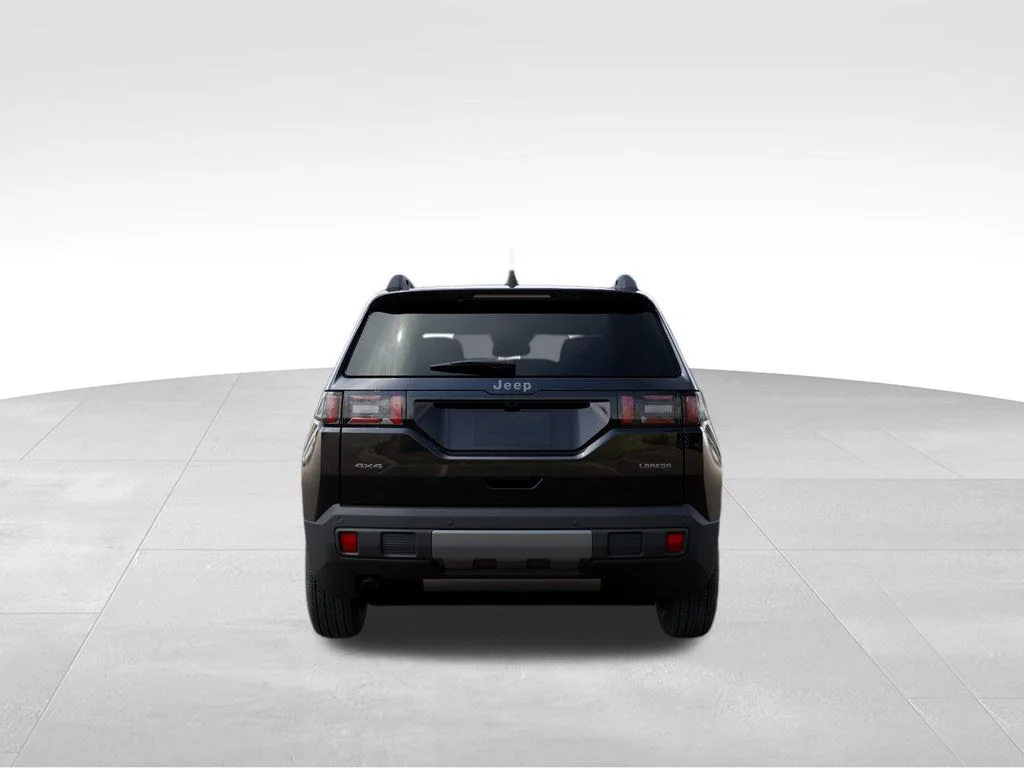 New 2026 Diamond Black Crystal Pearl-Coat Exterior Paint Jeep Laredo image 7