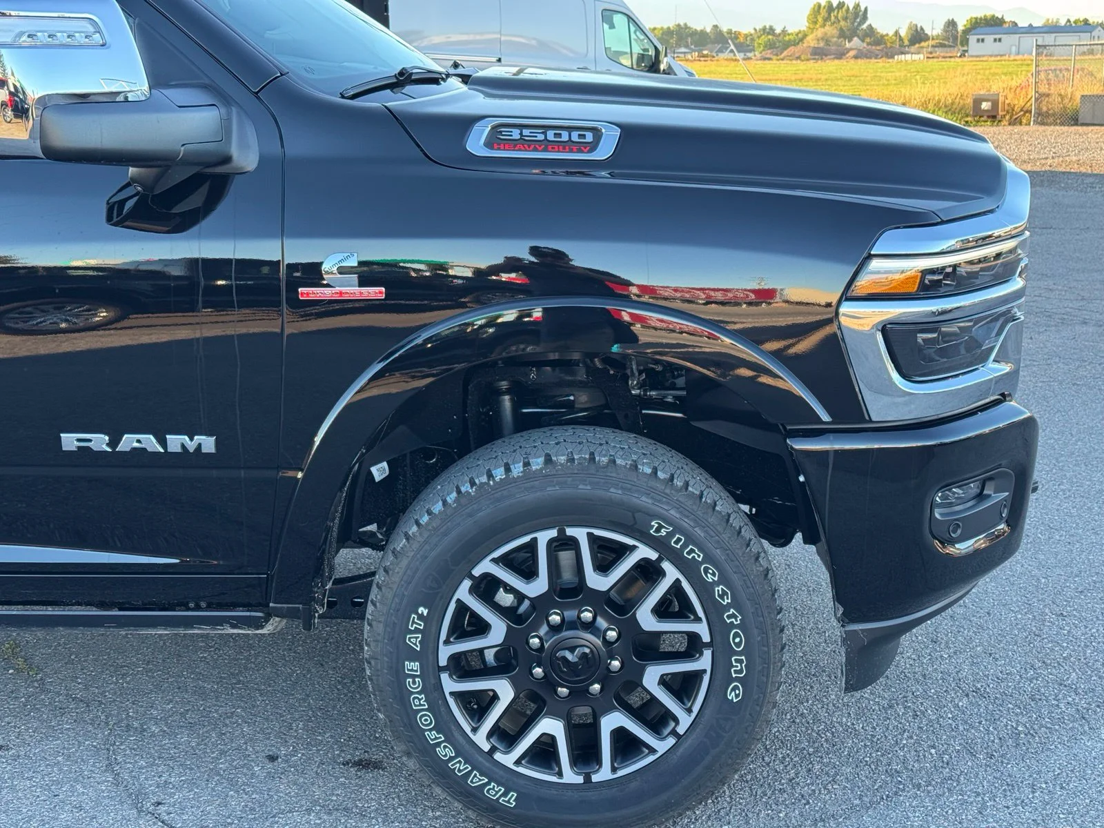 New 2027 Diamond Black Crystal Pearl-Coat Exterior Paint RAM Limited image 3