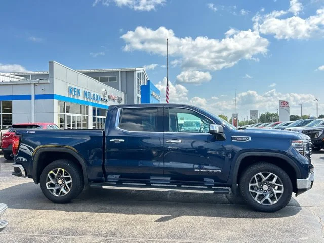 Used 2023 PACIFIC BLUE METALLIC GMC SLT image 9