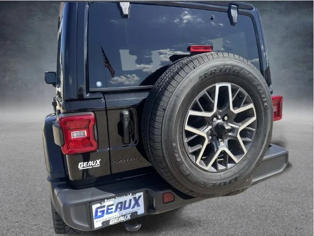 Used 2025 Black Jeep Sahara image 17