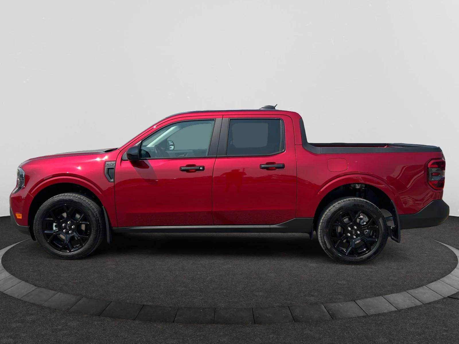 New 2026 Ruby Red Metallic Tinted Clearcoat Ford XLT image 2