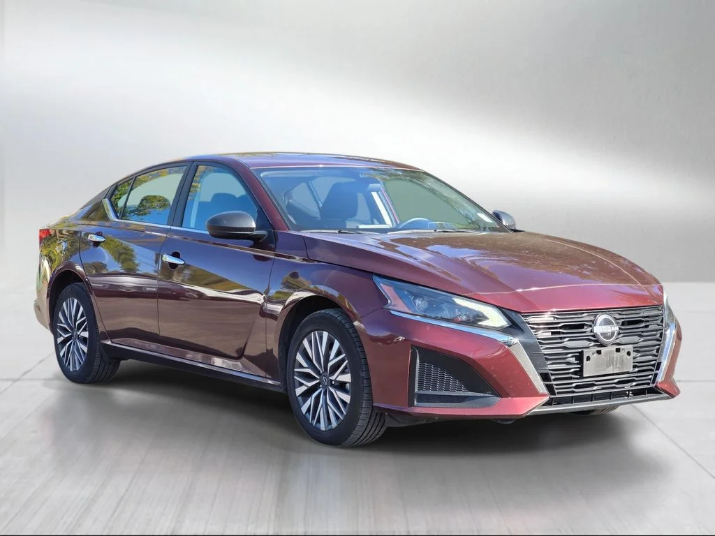 Used 2024 Garnet Pearl Metallic Nissan 2.5 SV image 7