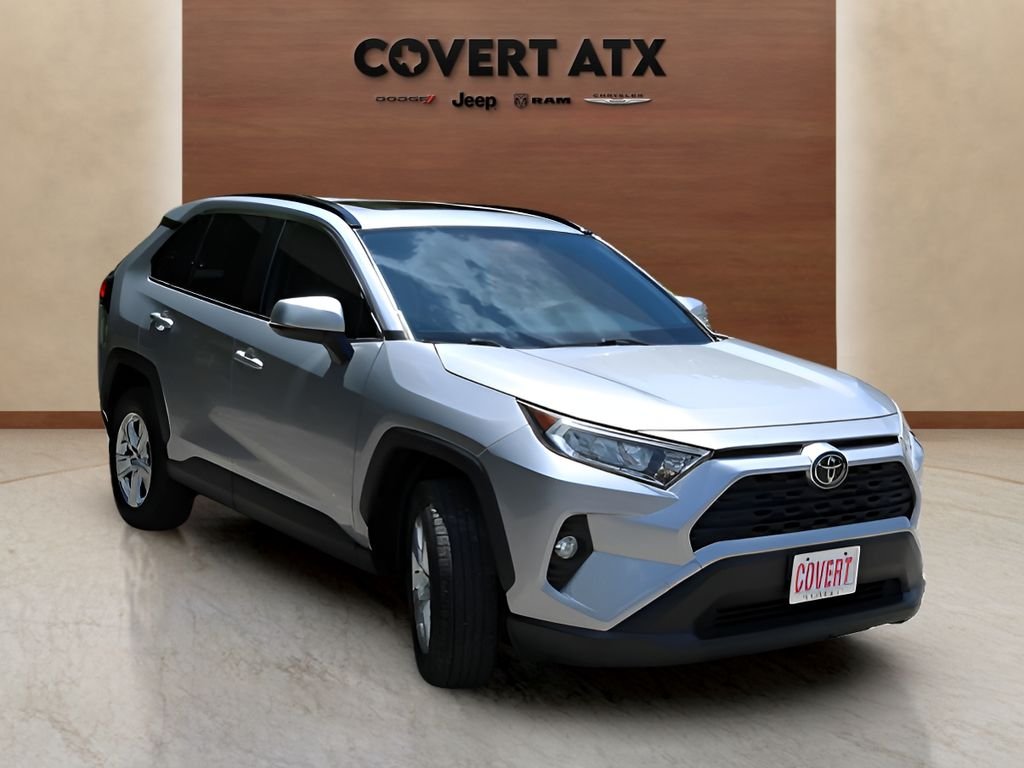 Used 2019 Silver Toyota XLE image 7