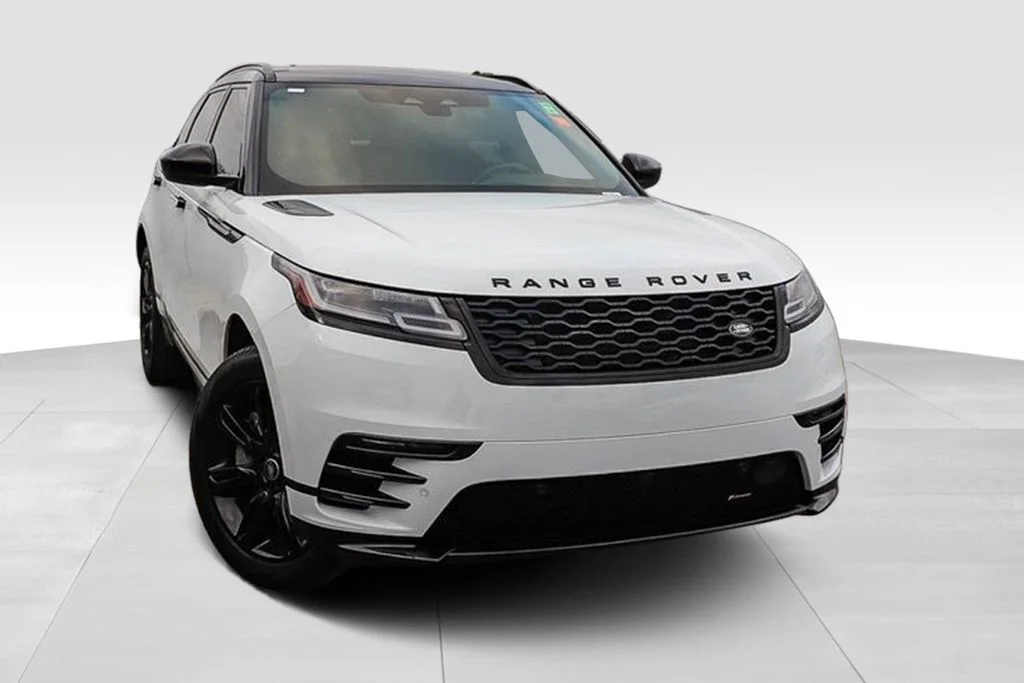 Used 2023  Land Rover R-Dynamic S MHEV image 2