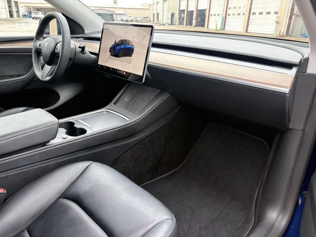 Used 2024  Tesla Long Range image 26
