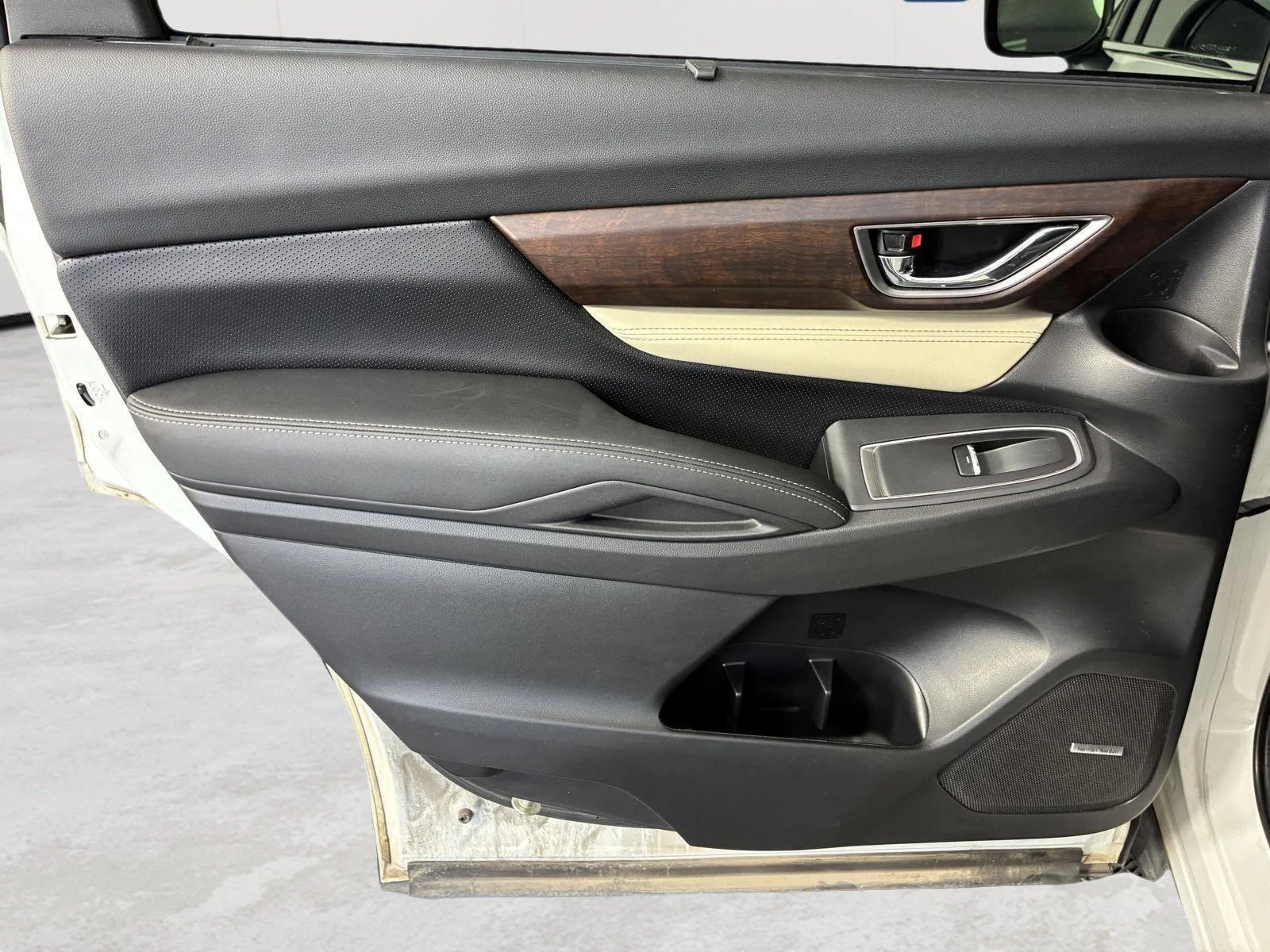 Used 2022 Crystal White Pearl Subaru Touring image 24