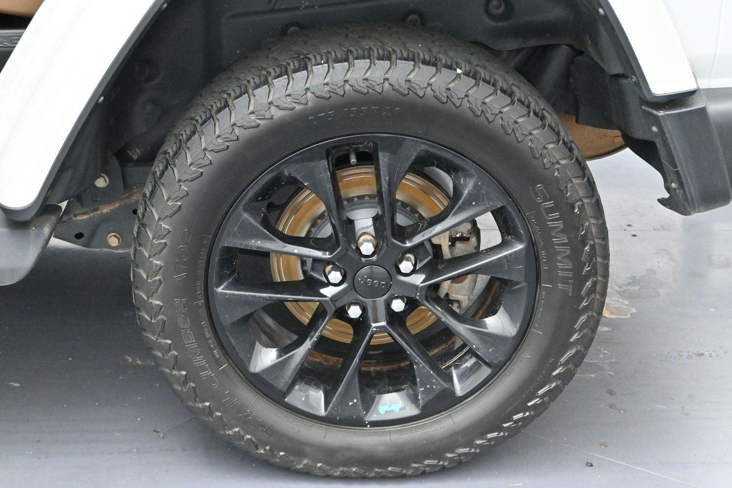 Used 2022 Bright White Clearcoat Jeep Unlimited Sahara image 35