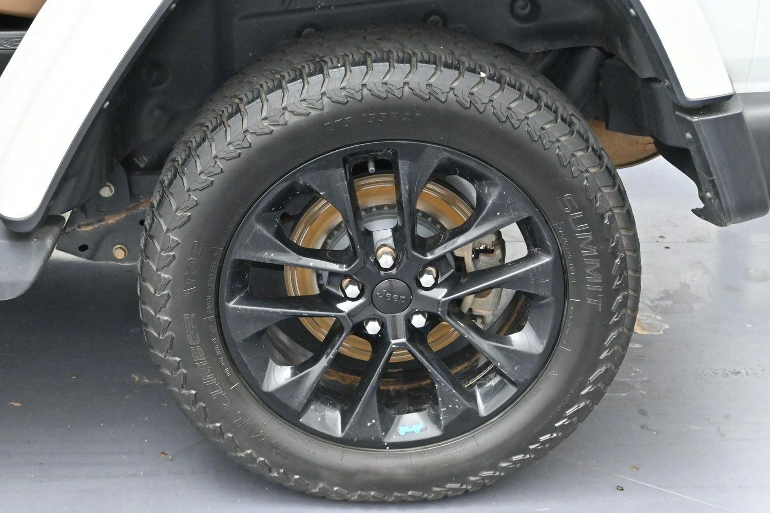 Used 2022 Bright White Clearcoat Jeep Unlimited Sahara image 35