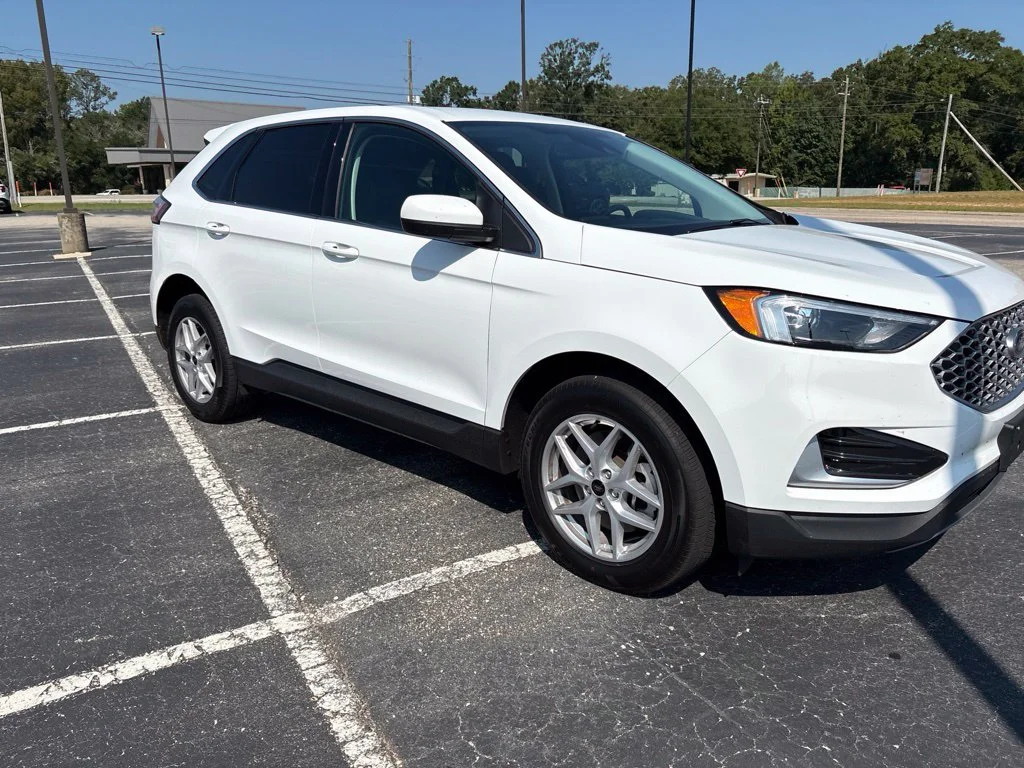 Used 2024 Oxford White Ford SEL image 7