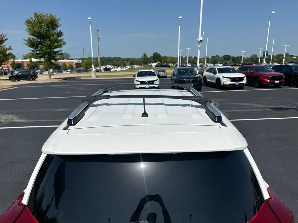 Used 2015 White Toyota LE image 22