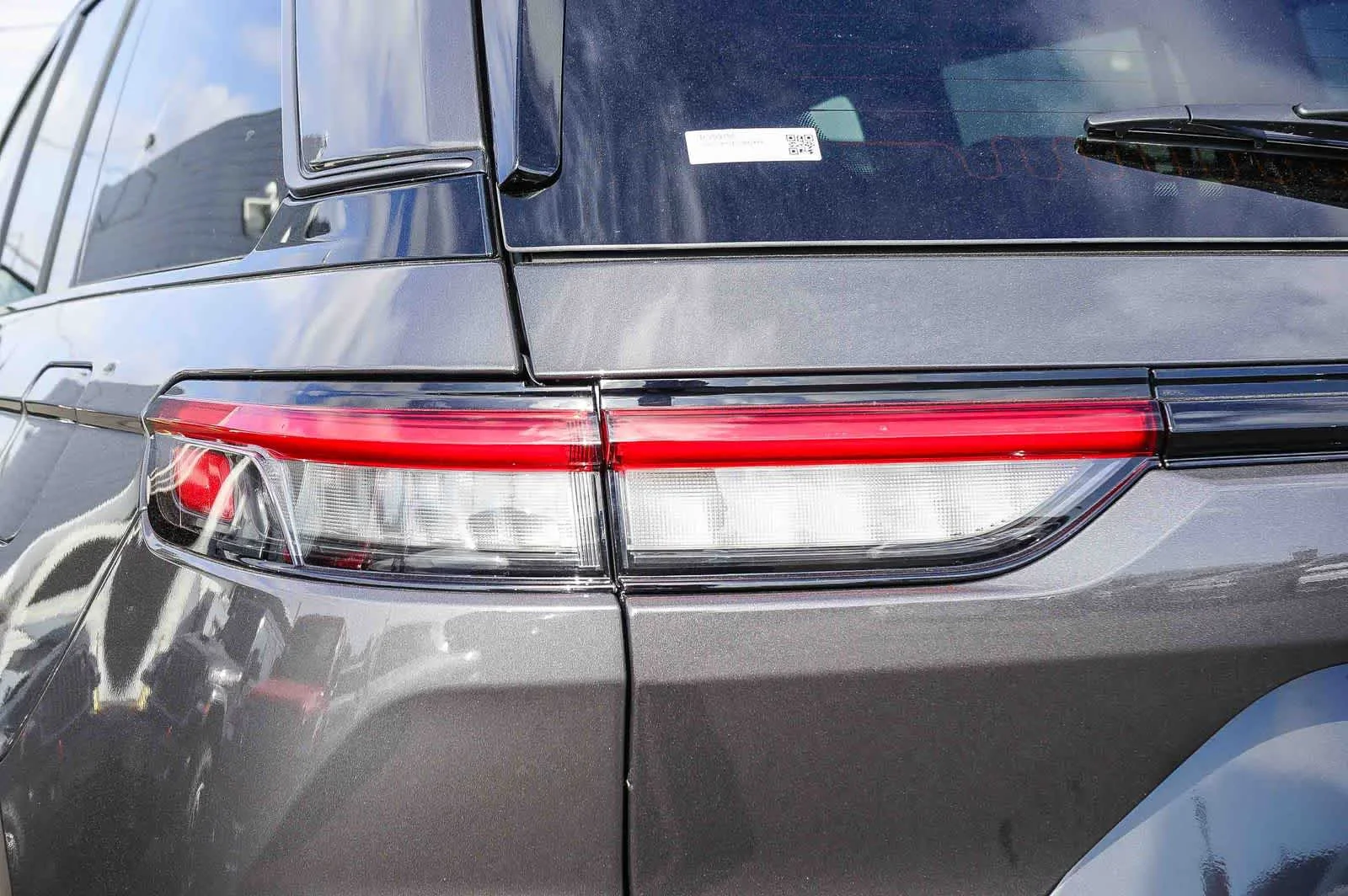 New 2026 Baltic Gray Metallic Clear-Coat Exterior Paint Jeep Laredo Altitude image 7