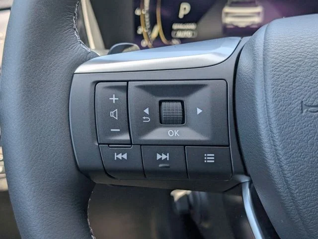 New 2027 2T RAD WHT INFINITI SPORT image 27