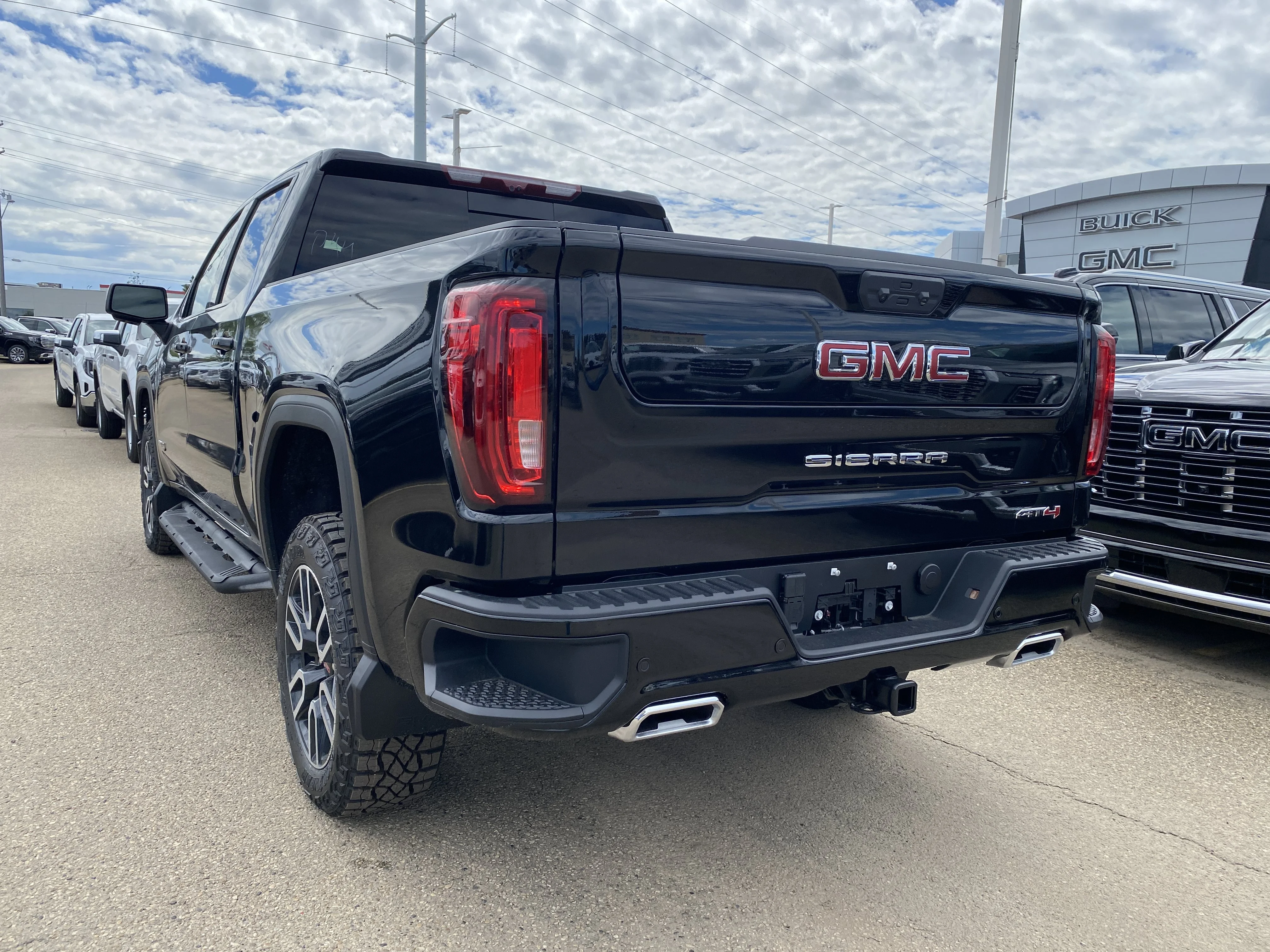 New 2026 ONYX BLACK GMC AT4 image 4