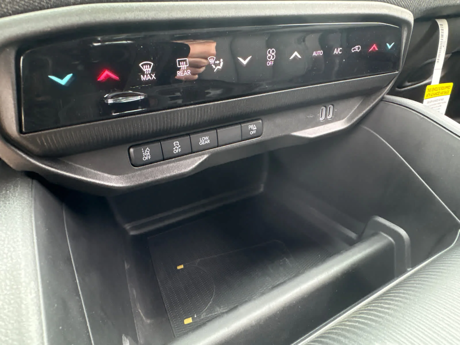 New 2026 Diamond Black Crystal Pearlcoat Jeep Laredo image 26