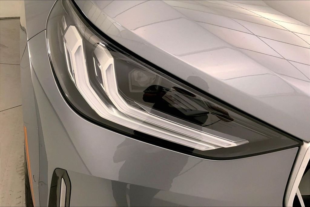 Used 2025 Skyscraper Grey Metallic BMW  image 26