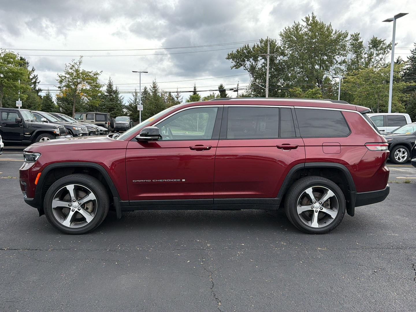 Used 2023 Velvet Red Pearlcoat Jeep Limited image 2
