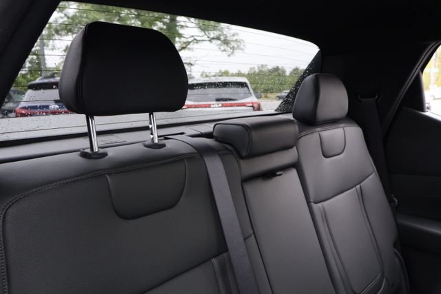 Used 2025 Green Hyundai SEL image 18