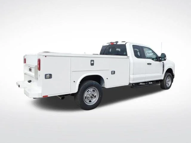 2025 Ford F-350 Super Duty Chassis Cab XL - Photo 38