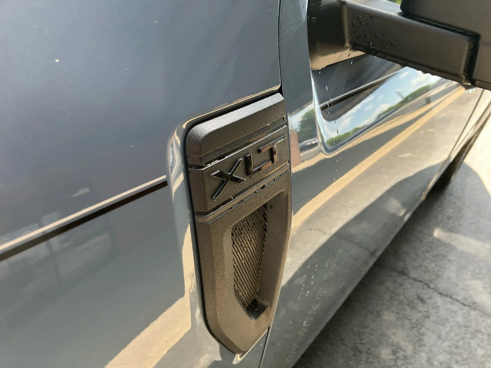 New 2026 Azure Gray Metallic Tri-Coat Ford XLT image 6