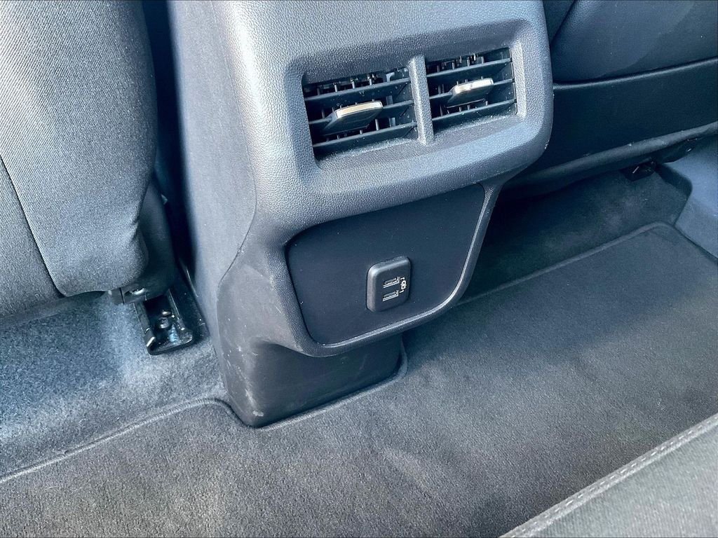 Used 2024 White GMC SLE image 25