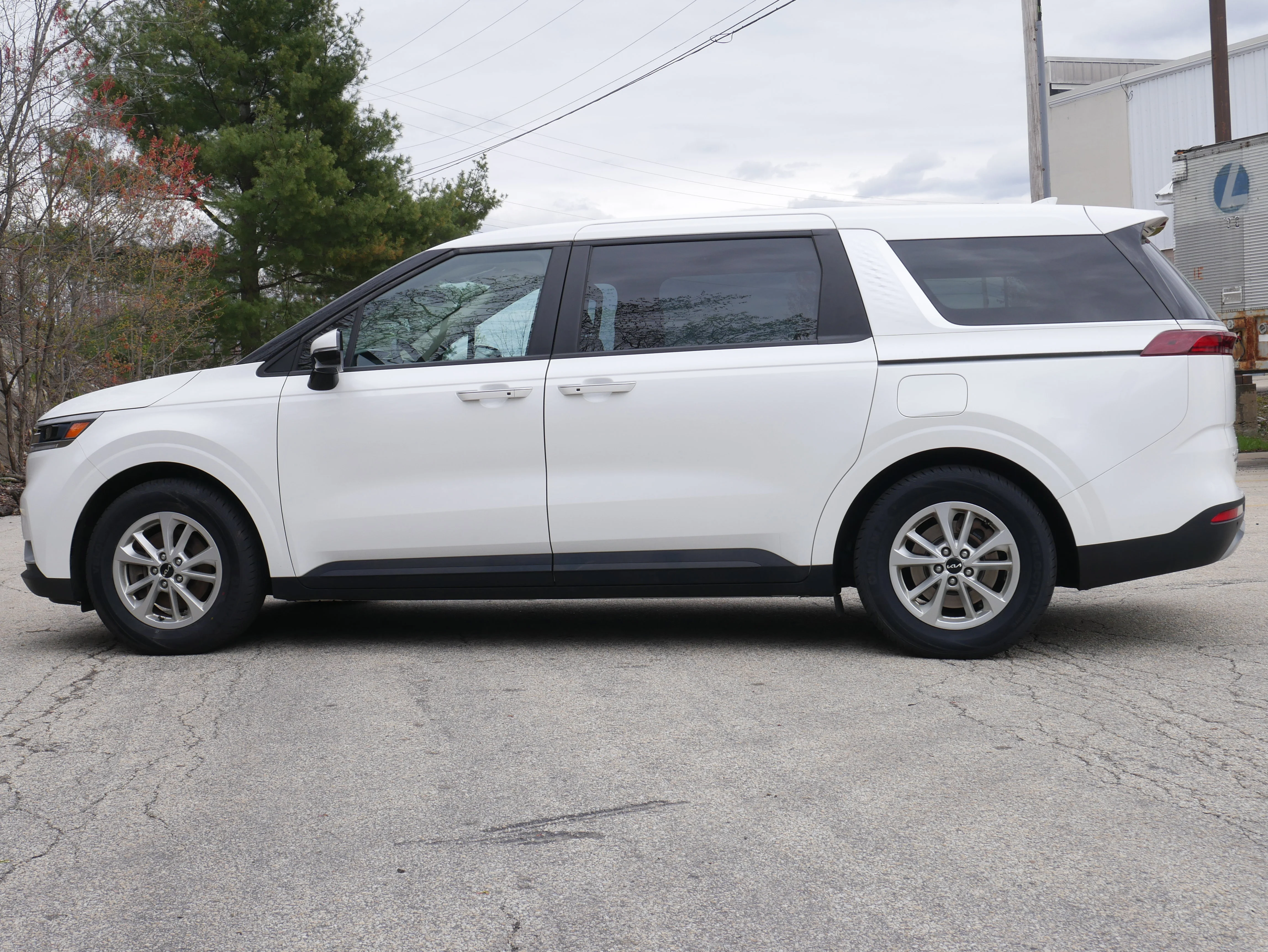 Used 2024 White Kia LX Seat Package image 3