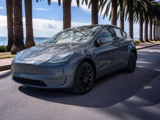 Used 2023  Tesla Long Range image 2