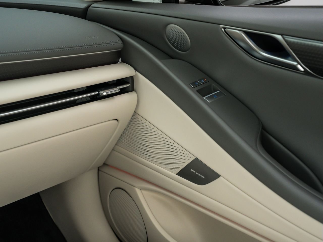 New 2026 Makalu Gray Genesis 2.5T SPORT PRESTIGE image 24