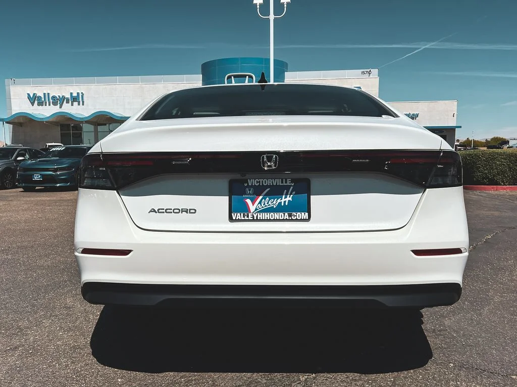 New 2026 Platinum White Pearl Honda SE image 4
