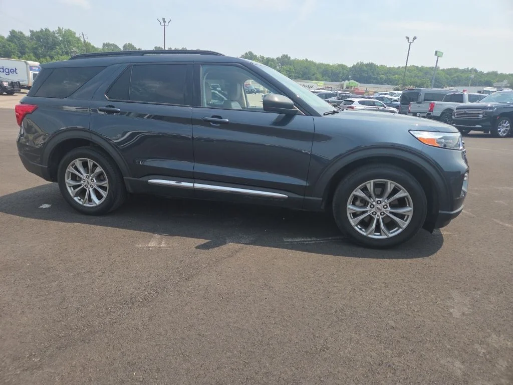Certified Used 2022 Blue Ford XLT image 12
