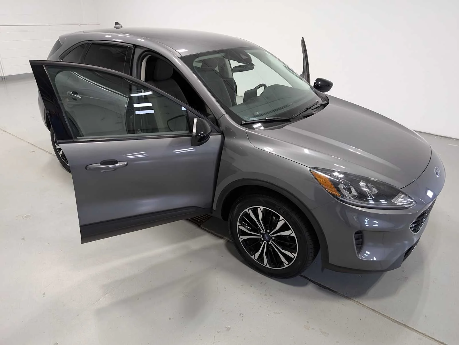 Used 2022 Carbonized Gray Metallic Ford SE image 16