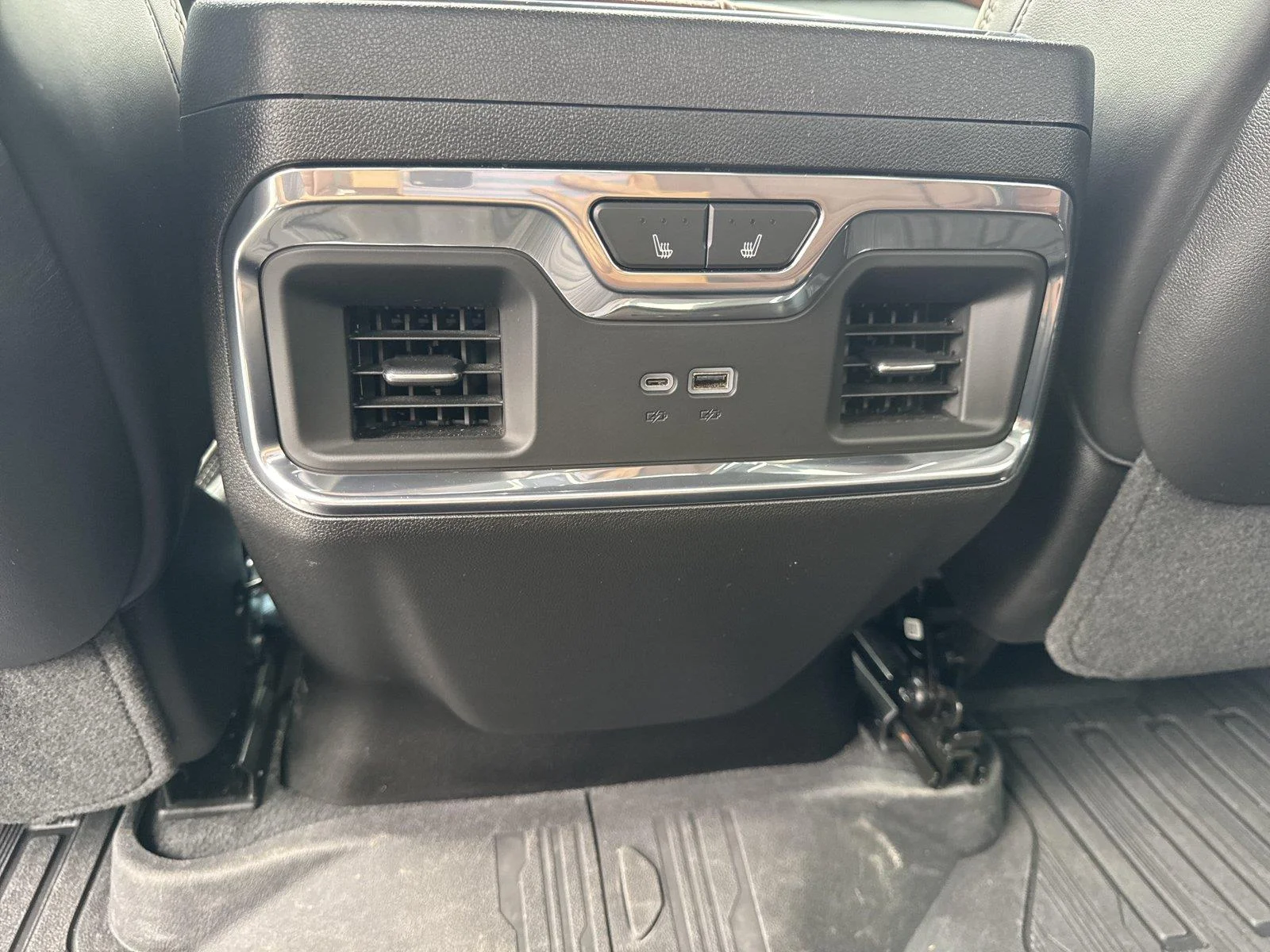 Used 2024 Onyx Black GMC Denali Ultimate image 34