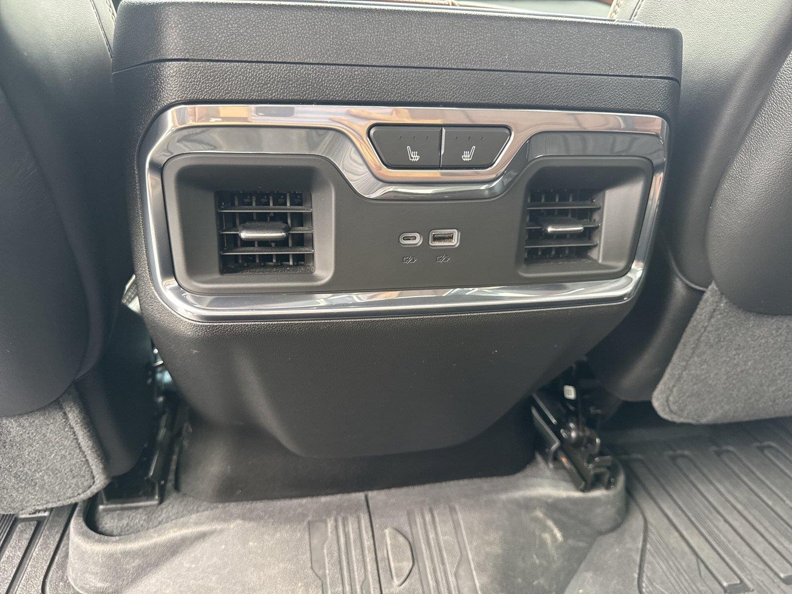 Used 2024 Onyx Black GMC Denali Ultimate image 34