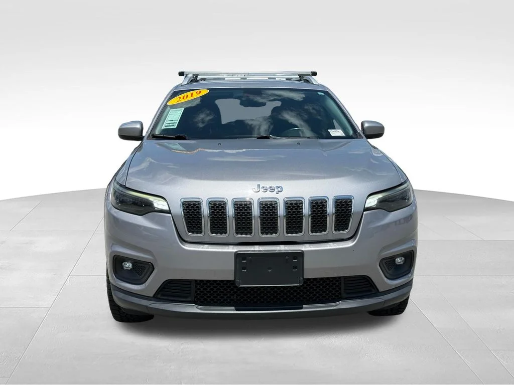 Used 2019 Silver Jeep Latitude Plus image 26