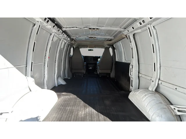 Used 2025 White Chevrolet Work Van image 35