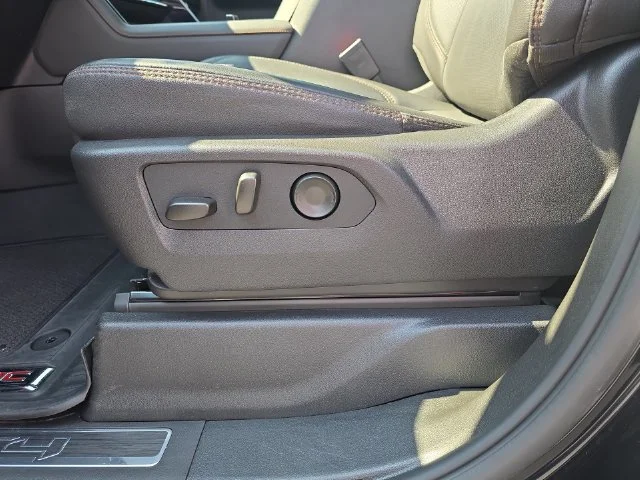 Used 2025 Black GMC AT4 image 30